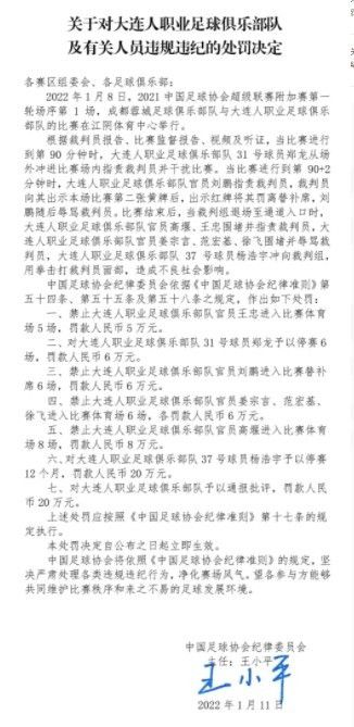 今日，片方惊喜发布;片场父子情特辑并曝出;猛料，原来，在片中饰演;报童一角的小演员，正是王志文的爱子王冠杰